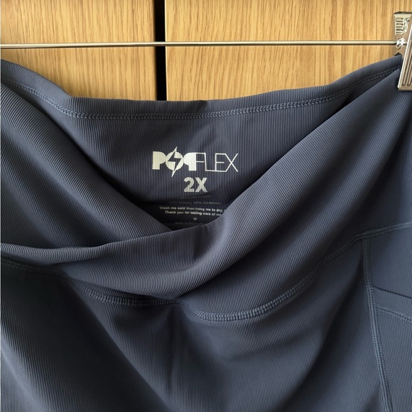 POPFLEX Crisscross biker shorts - Picture 3 of 4